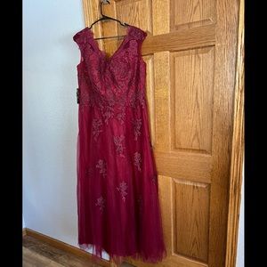 Clothfun formal dress with embellishments & tulle - new with tags size 18